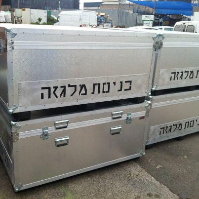 מארז מעץ אלומיניום בעל רגלי מלגזה